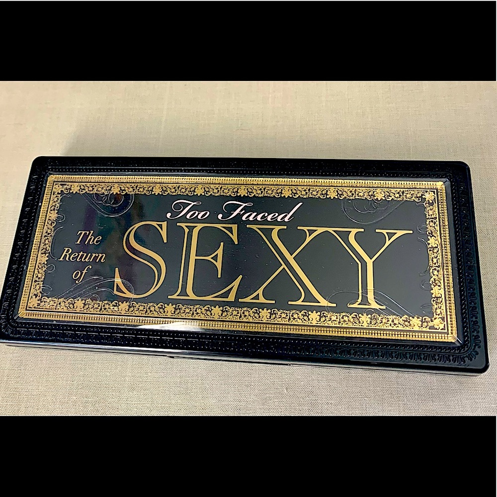 Too Faced The Return of Sexy eyeshadow palette.